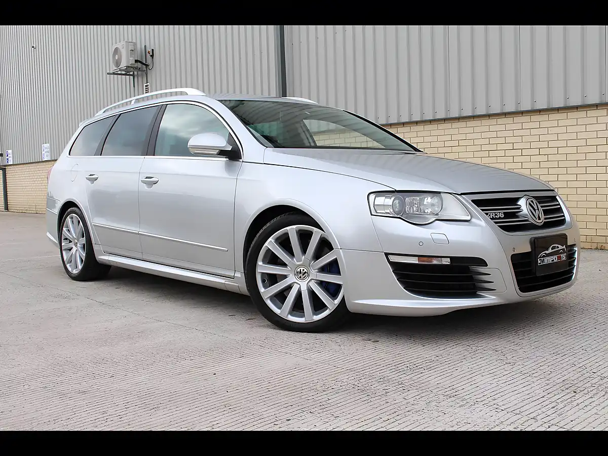 Used 2009 Volkswagen Passat R36 Silver - Front View