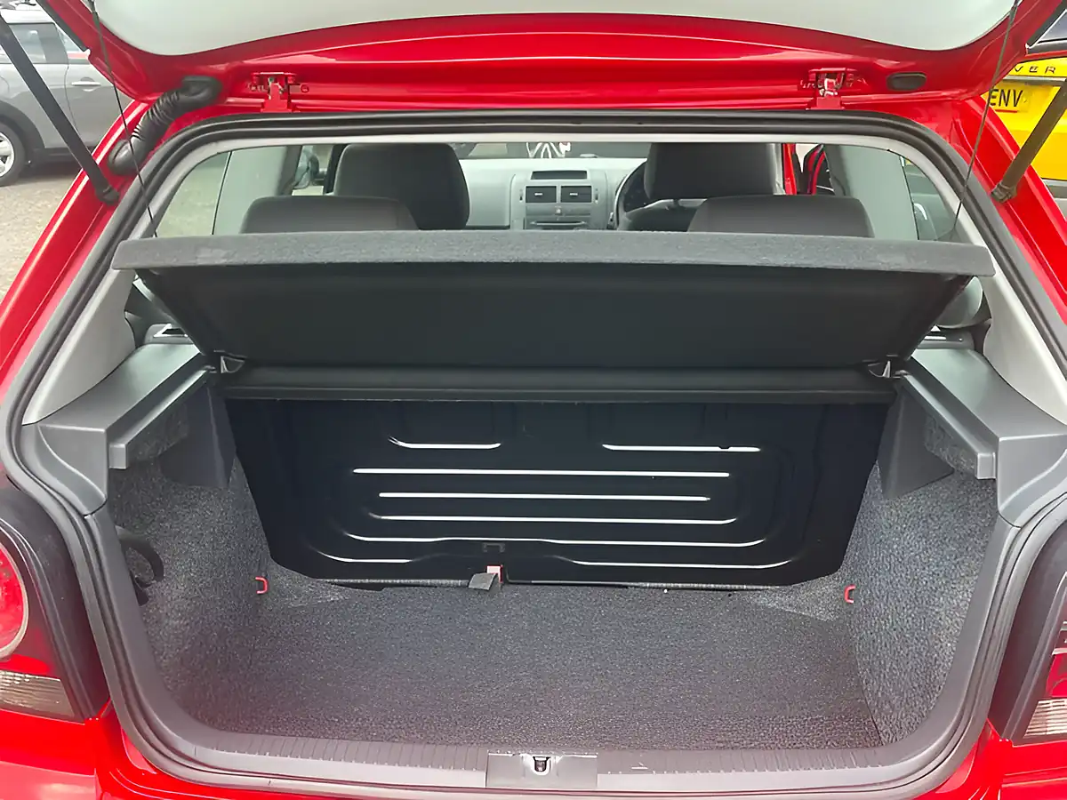 Used 2009 Volkswagen Polo E Red - Interior and Exterior details 11
