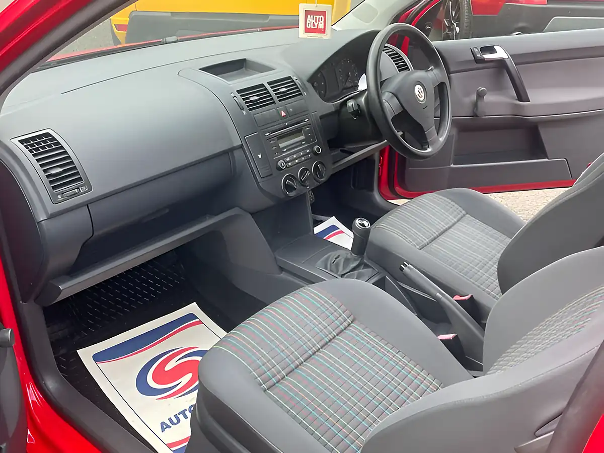 Used 2009 Volkswagen Polo E Red - Interior and Exterior details 12