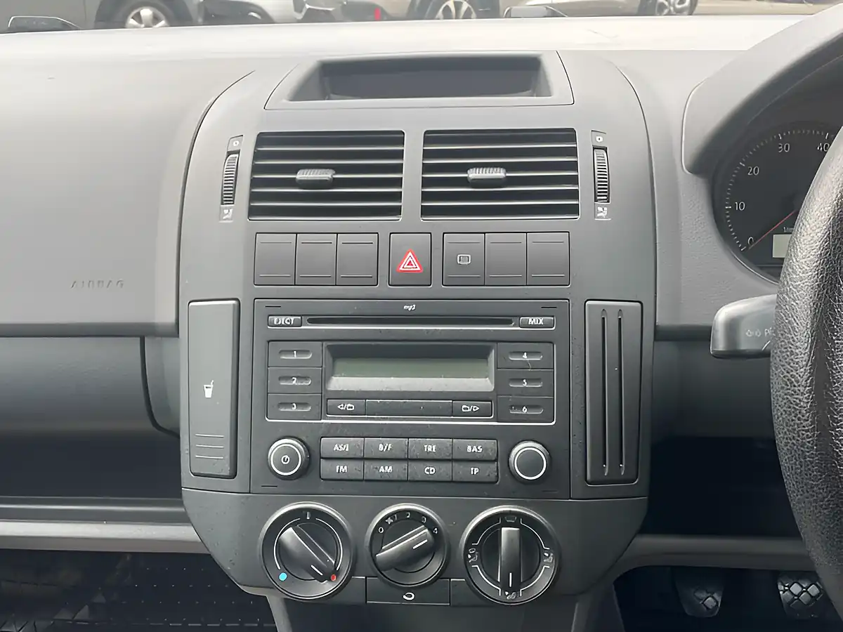 Used 2009 Volkswagen Polo E Red - Interior and Exterior details 13