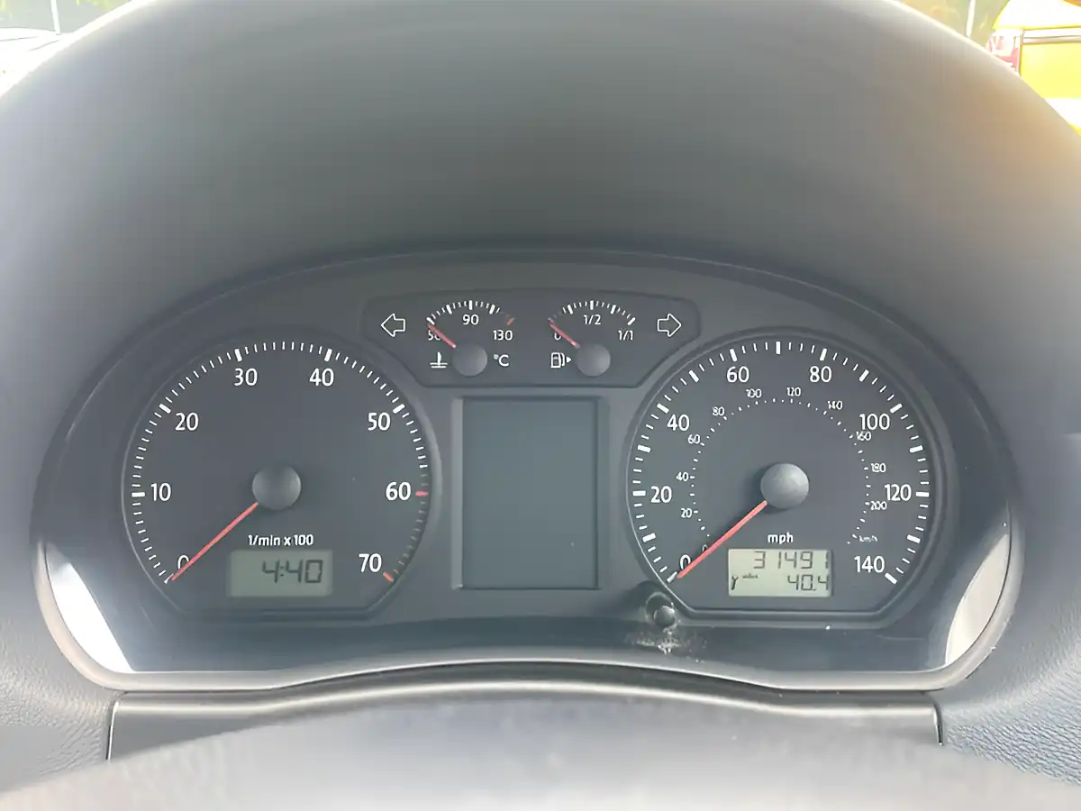 Used 2009 Volkswagen Polo E Red - Interior and Exterior details 16