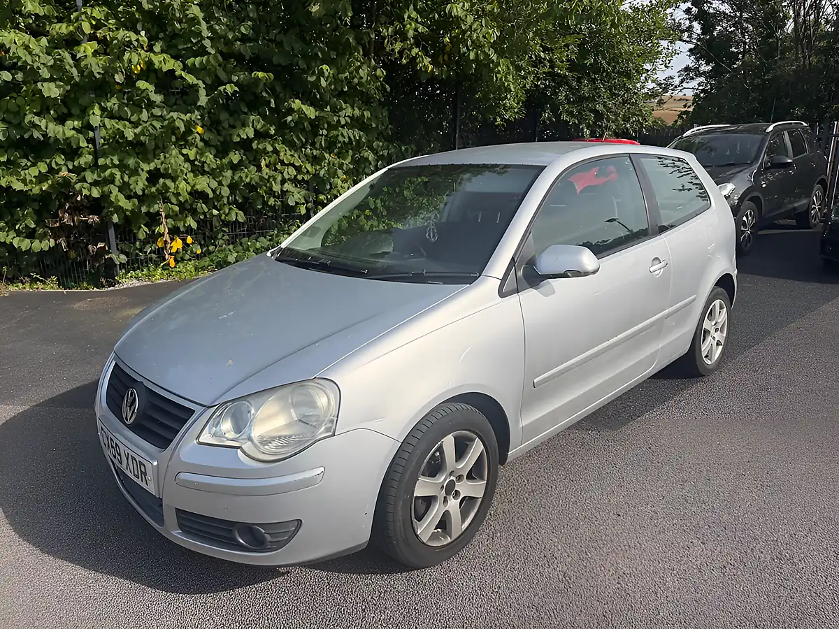 Used 2009 Volkswagen Polo Match Silver - Front View