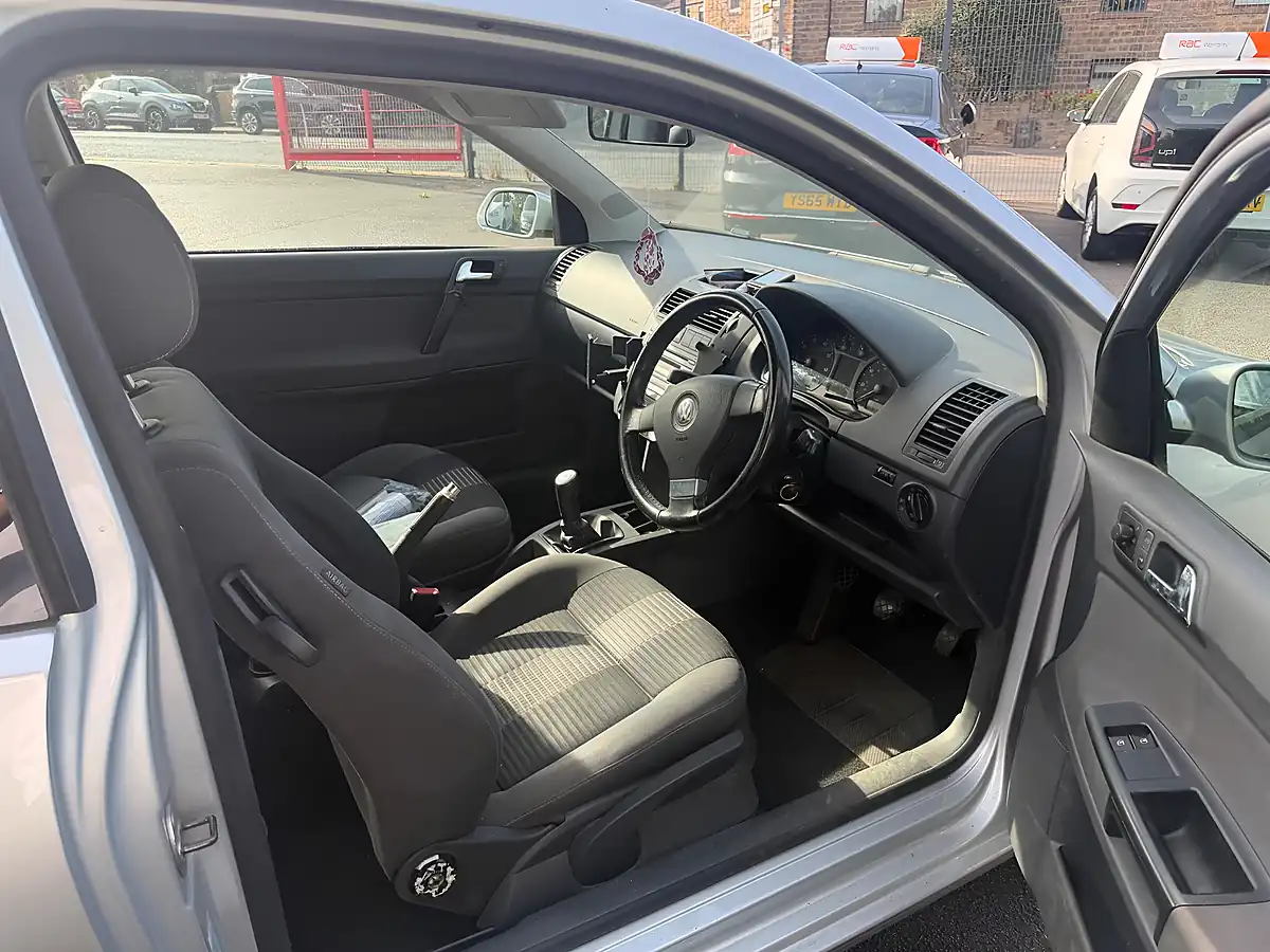Used 2009 Volkswagen Polo Match Silver - Interior and Exterior details 8