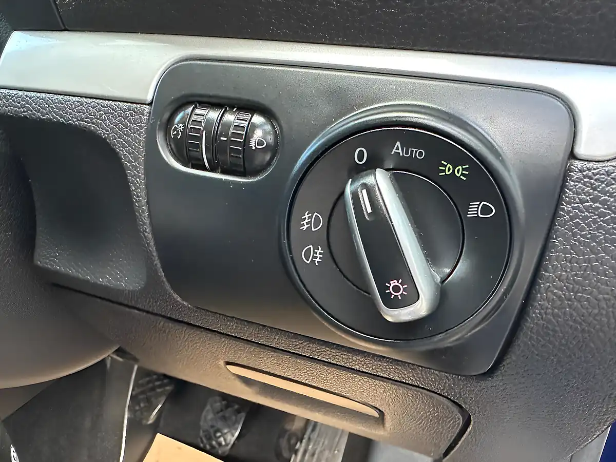 Used 2009 Volkswagen Scirocco GT Blue - Interior and Exterior details 17
