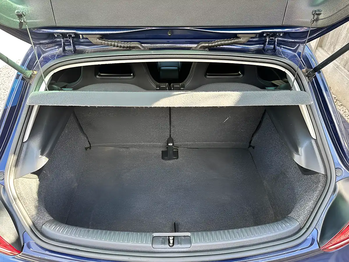 Used 2009 Volkswagen Scirocco GT Blue - Interior and Exterior details 18