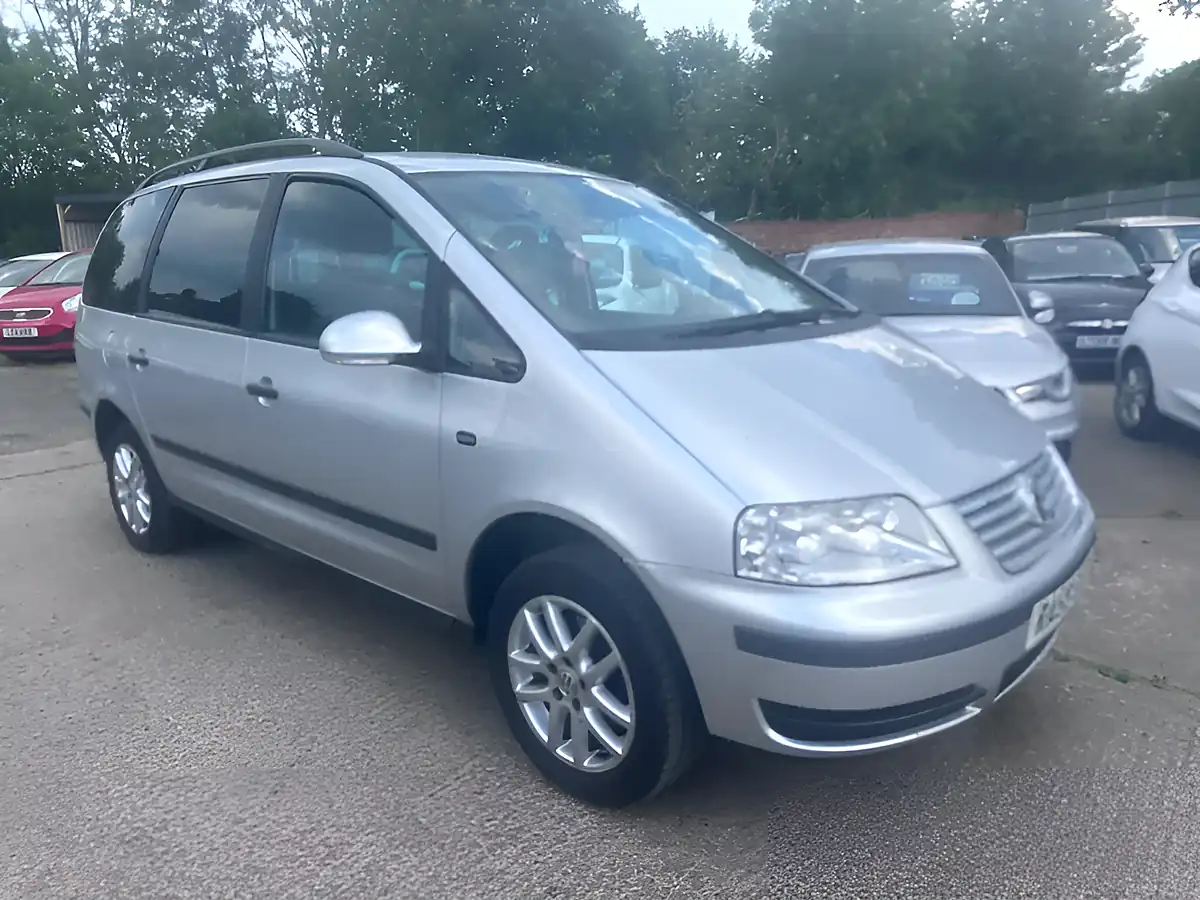 Used 2009 Volkswagen Sharan Se Silver - Front View