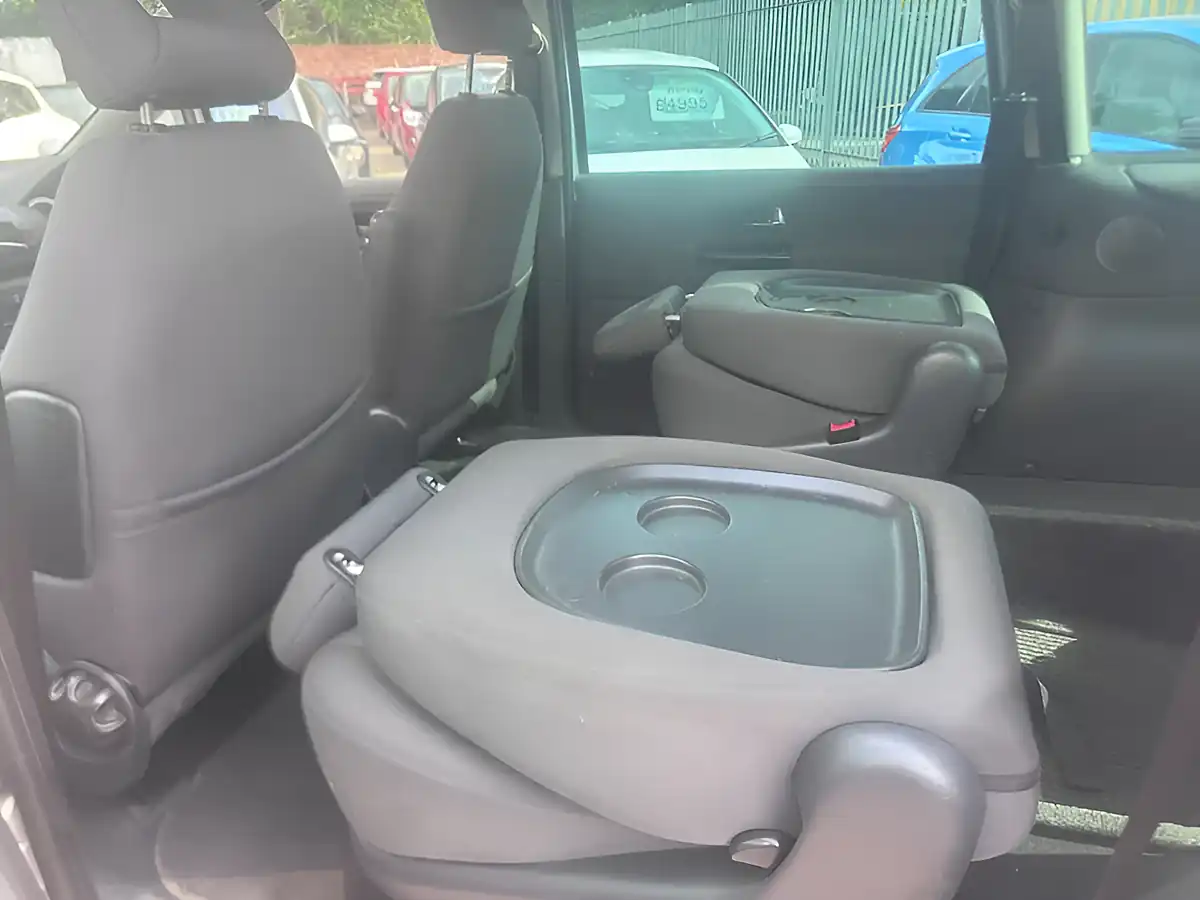 Used 2009 Volkswagen Sharan Se Silver - Interior and Exterior details 12