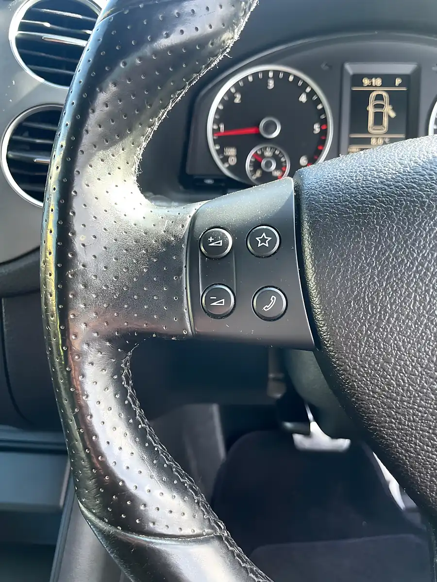 Used 2009 Volkswagen Tiguan R-Line Black - Interior and Exterior details 16