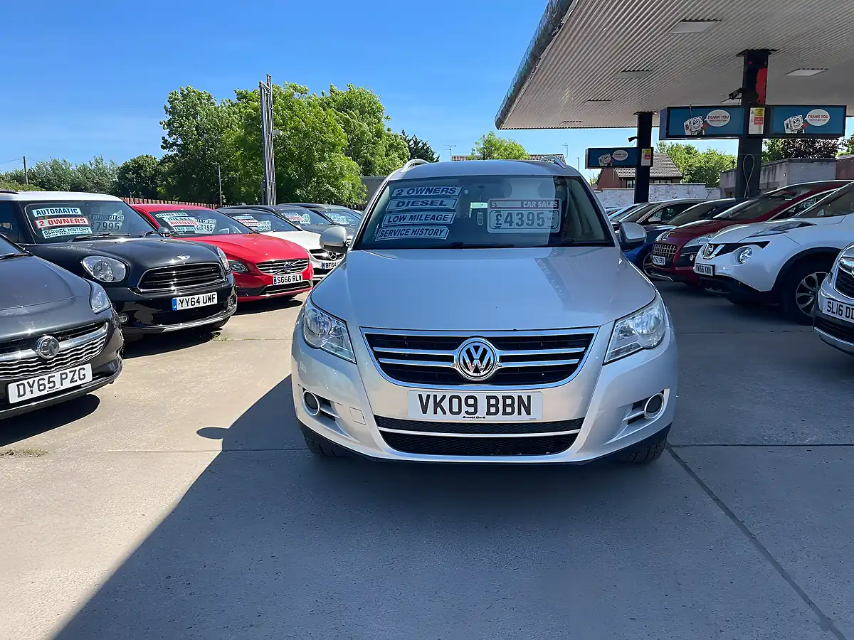 Used 2009 Volkswagen Tiguan Se 4WD Silver - Interior and Exterior details 10