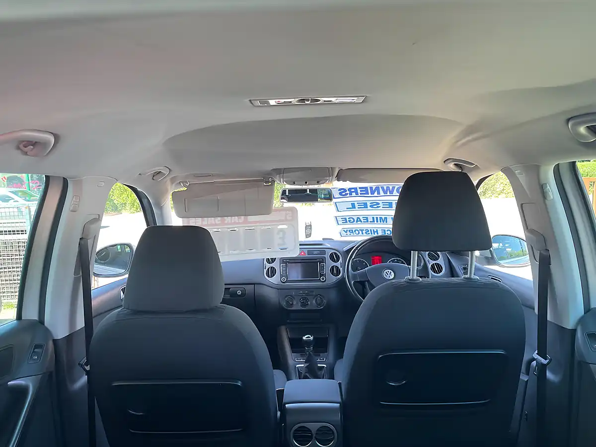Used 2009 Volkswagen Tiguan Se 4WD Silver - Interior and Exterior details 11