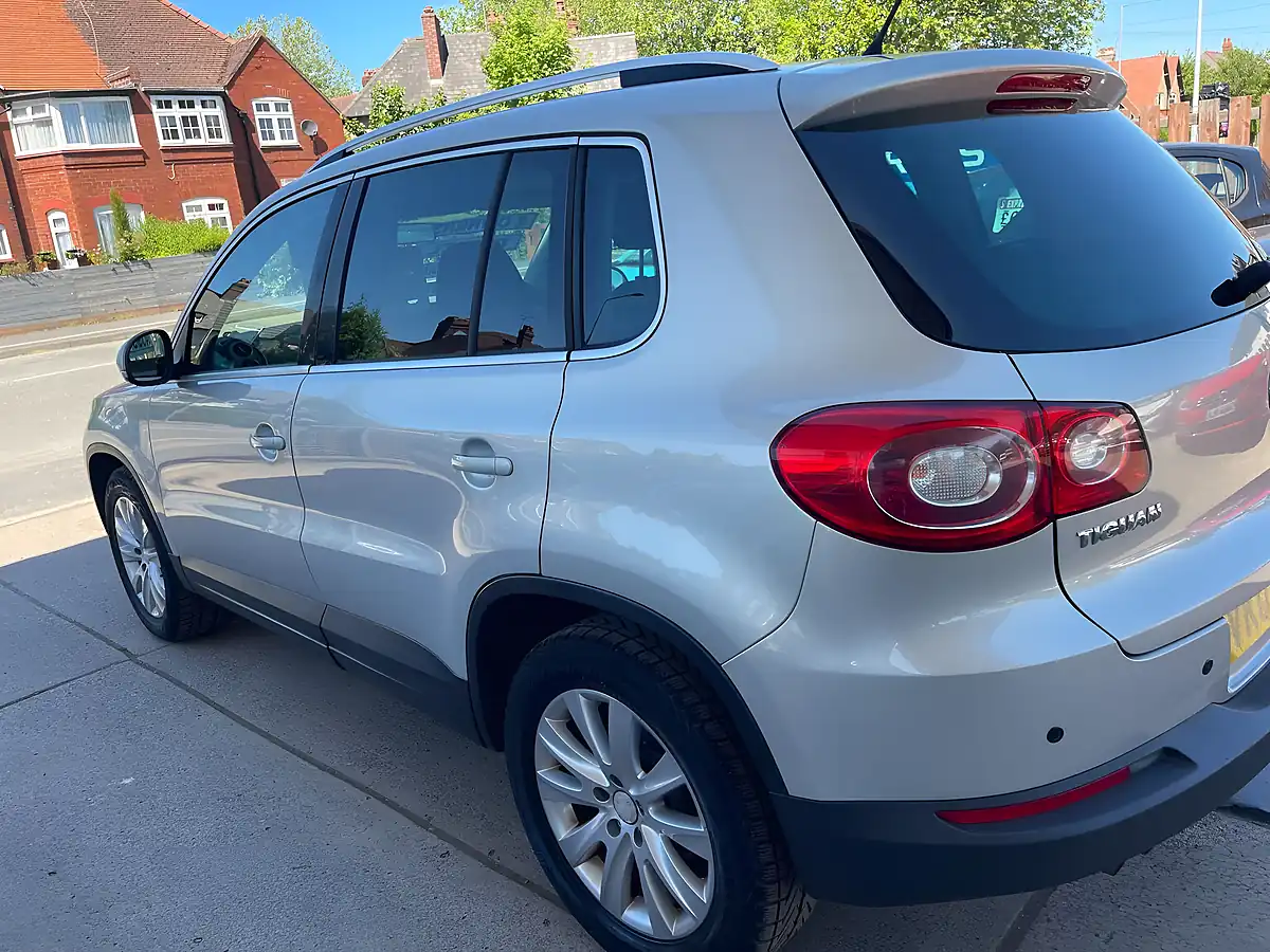 Used 2009 Volkswagen Tiguan Se 4WD Silver - Interior and Exterior details 13