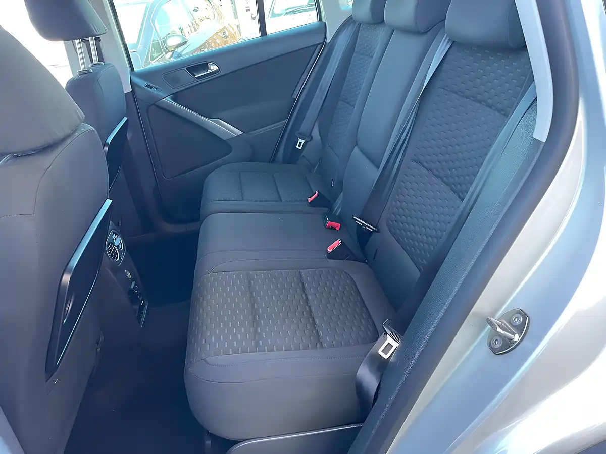 Used 2009 Volkswagen Tiguan Se 4WD Silver - Interior and Exterior details 14