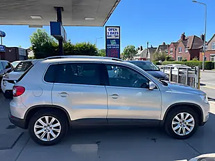 Used 2009 Volkswagen Tiguan Se 4WD Silver - Interior and Exterior details 3