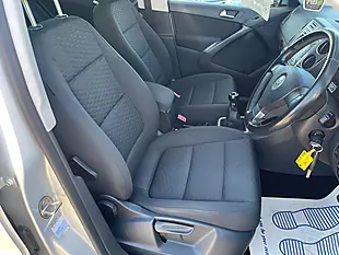 Used 2009 Volkswagen Tiguan Se 4WD Silver - Interior and Exterior details 9