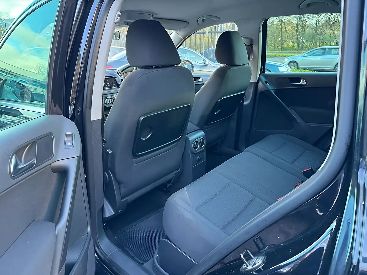 Used 2009 Volkswagen Tiguan Se Black - Interior and Exterior details 10