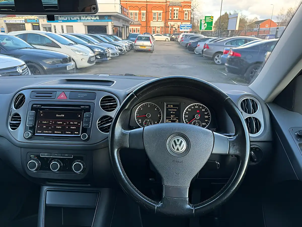 Used 2009 Volkswagen Tiguan Se Black - Interior and Exterior details 12