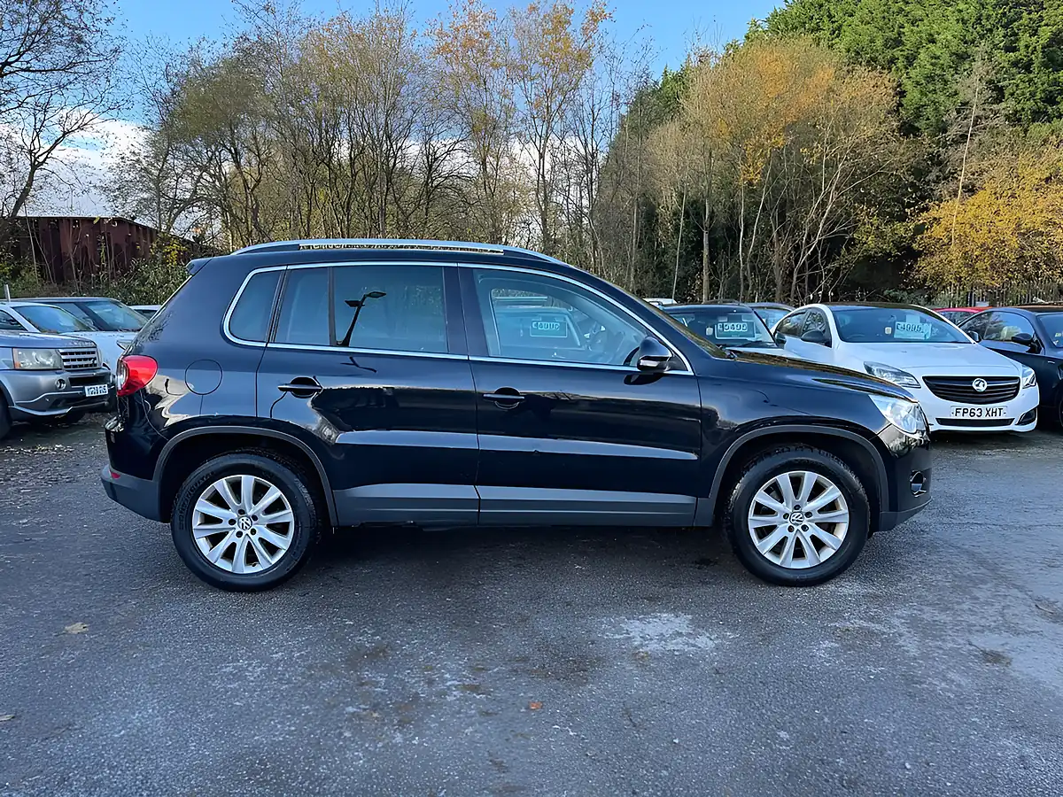 Used 2009 Volkswagen Tiguan Se Black - Interior and Exterior details 6
