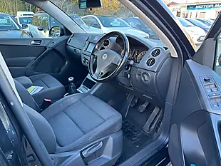 Used 2009 Volkswagen Tiguan Se Black - Interior and Exterior details 7