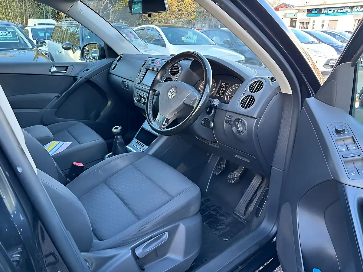 Used 2009 Volkswagen Tiguan Se Black - Interior and Exterior details 7