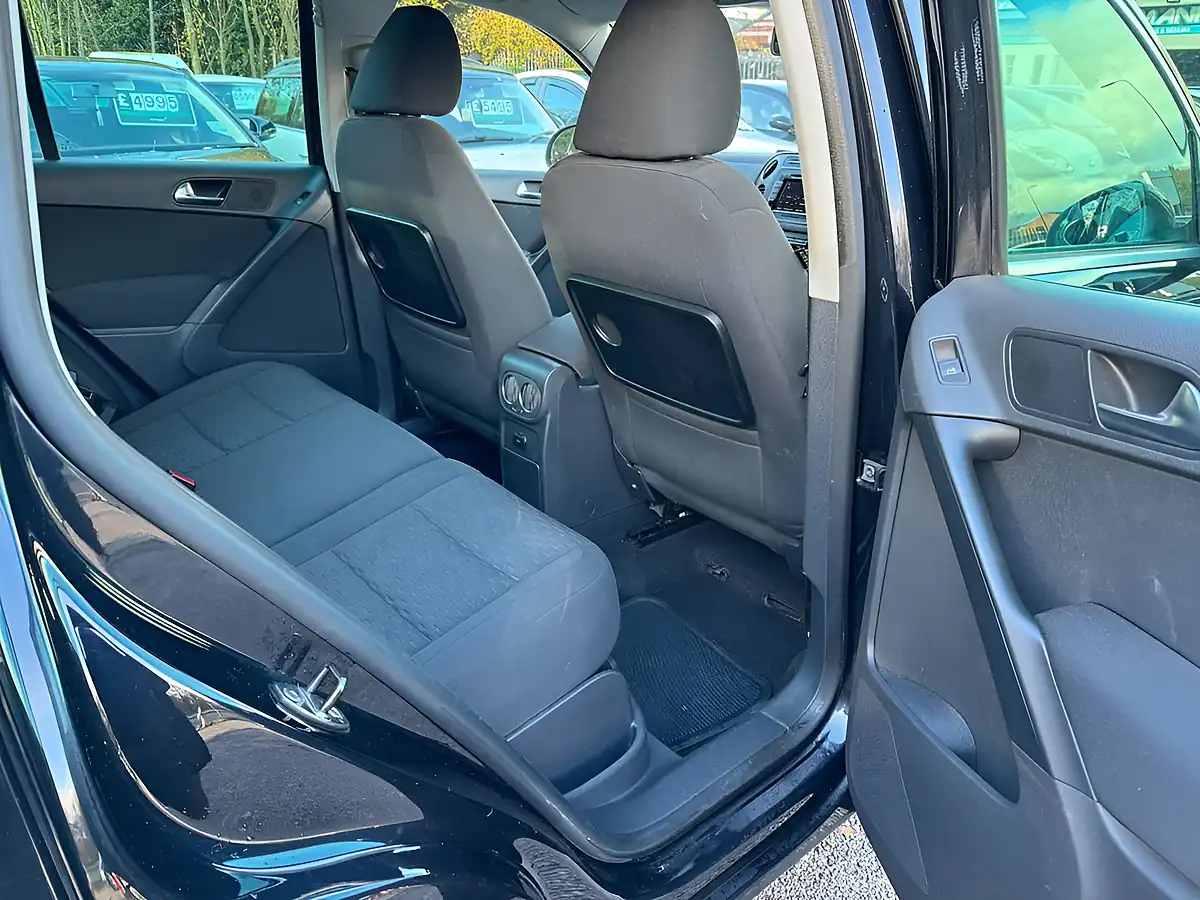Used 2009 Volkswagen Tiguan Se Black - Interior and Exterior details 8