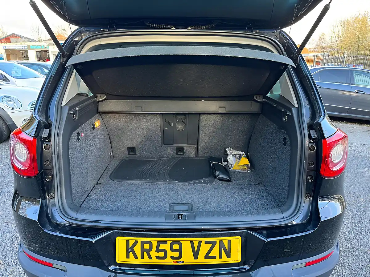 Used 2009 Volkswagen Tiguan Se Black - Interior and Exterior details 9