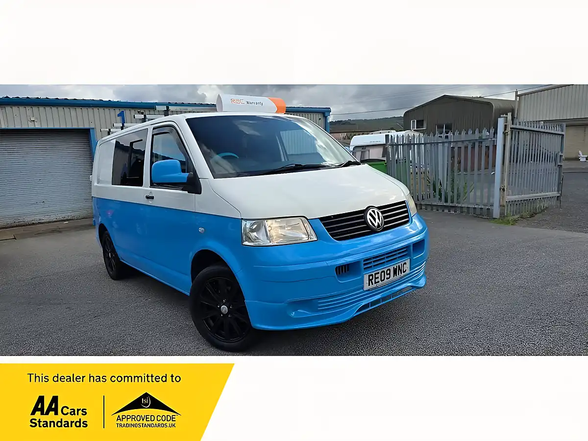 Used 2009 Volkswagen Transporter Campervan White - Front View