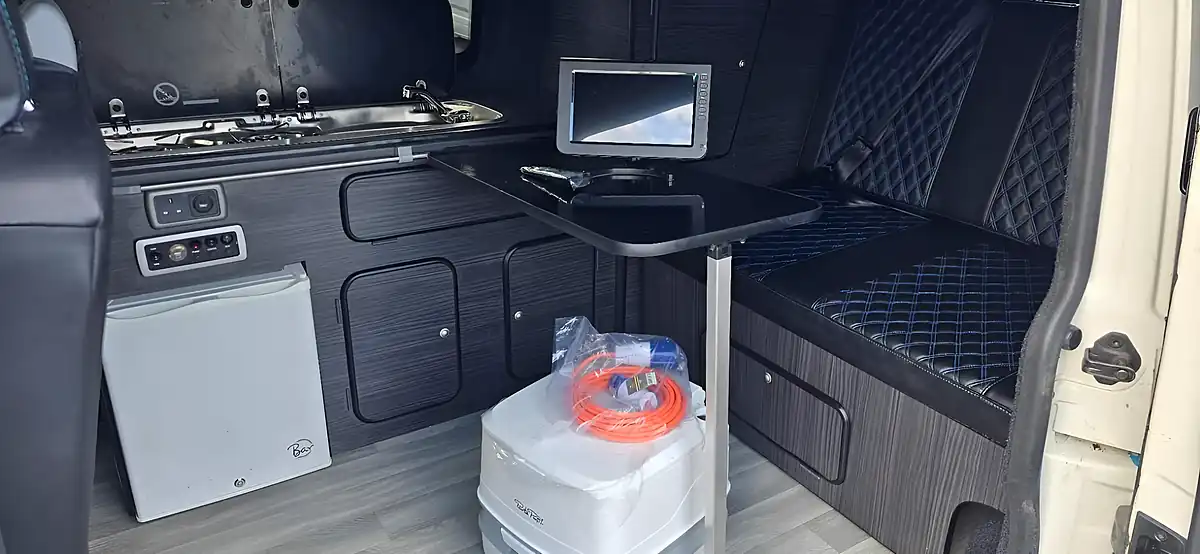 Used 2009 Volkswagen Transporter Campervan White - Interior and Exterior details 3