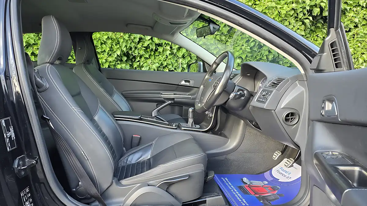 Used 2009 Volvo C30 R-Design Black Sapphire Metallic - Interior and Exterior details 9