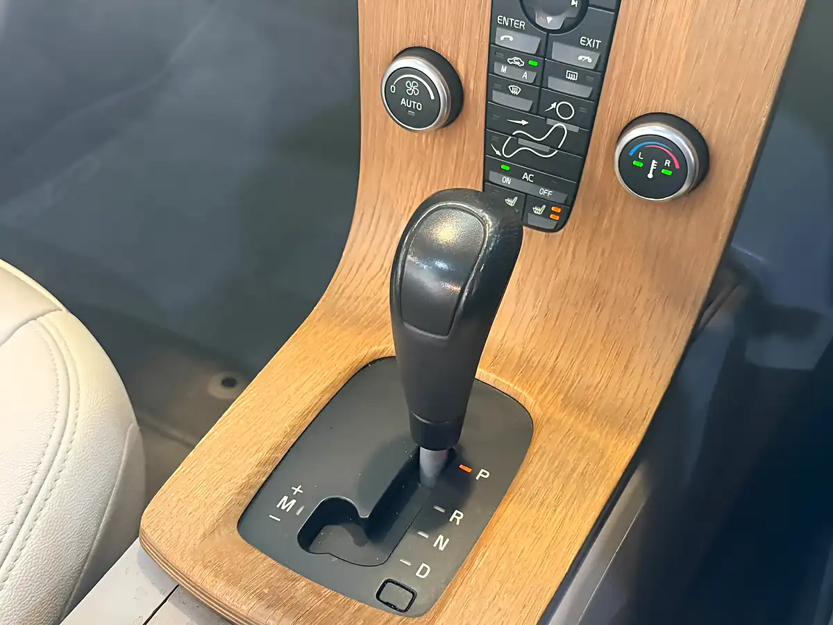 Used 2009 Volvo C70 Se Blue - Interior and Exterior details 12