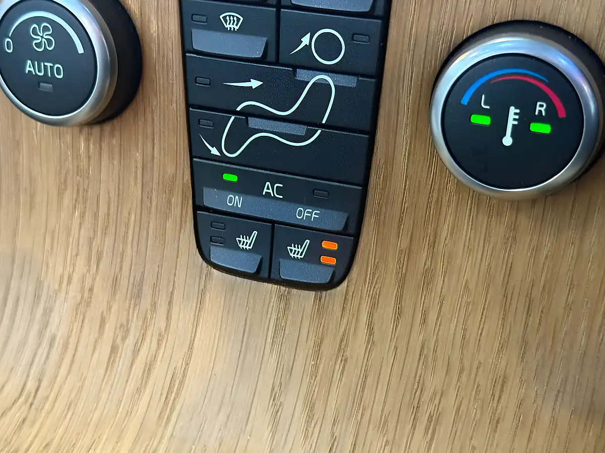 Used 2009 Volvo C70 Se Blue - Interior and Exterior details 13
