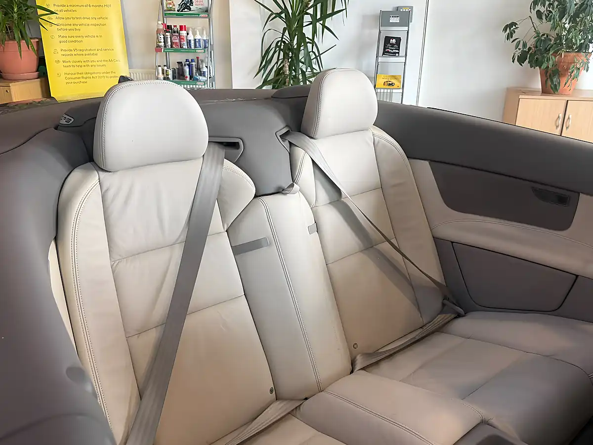 Used 2009 Volvo C70 Se Blue - Interior and Exterior details 15