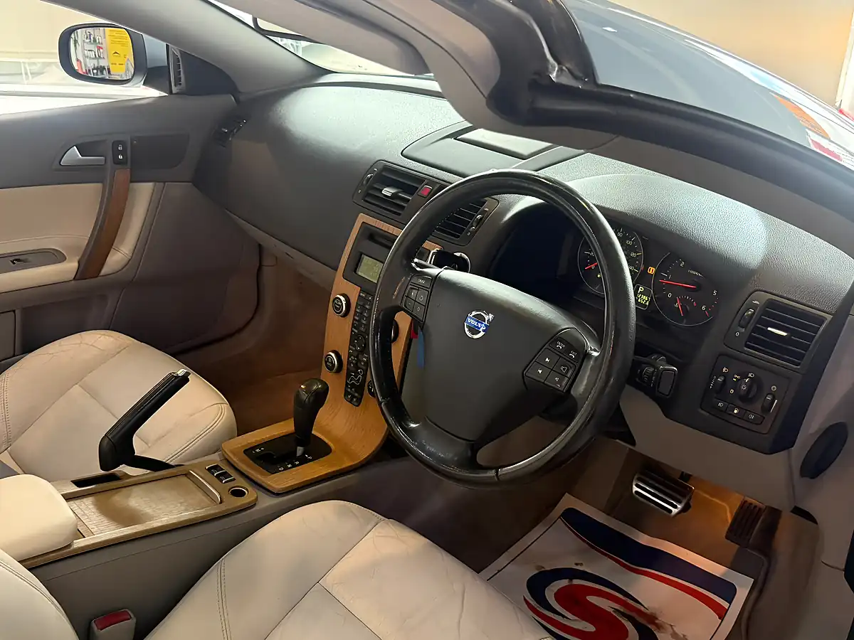 Used 2009 Volvo C70 Se Blue - Interior and Exterior details 17
