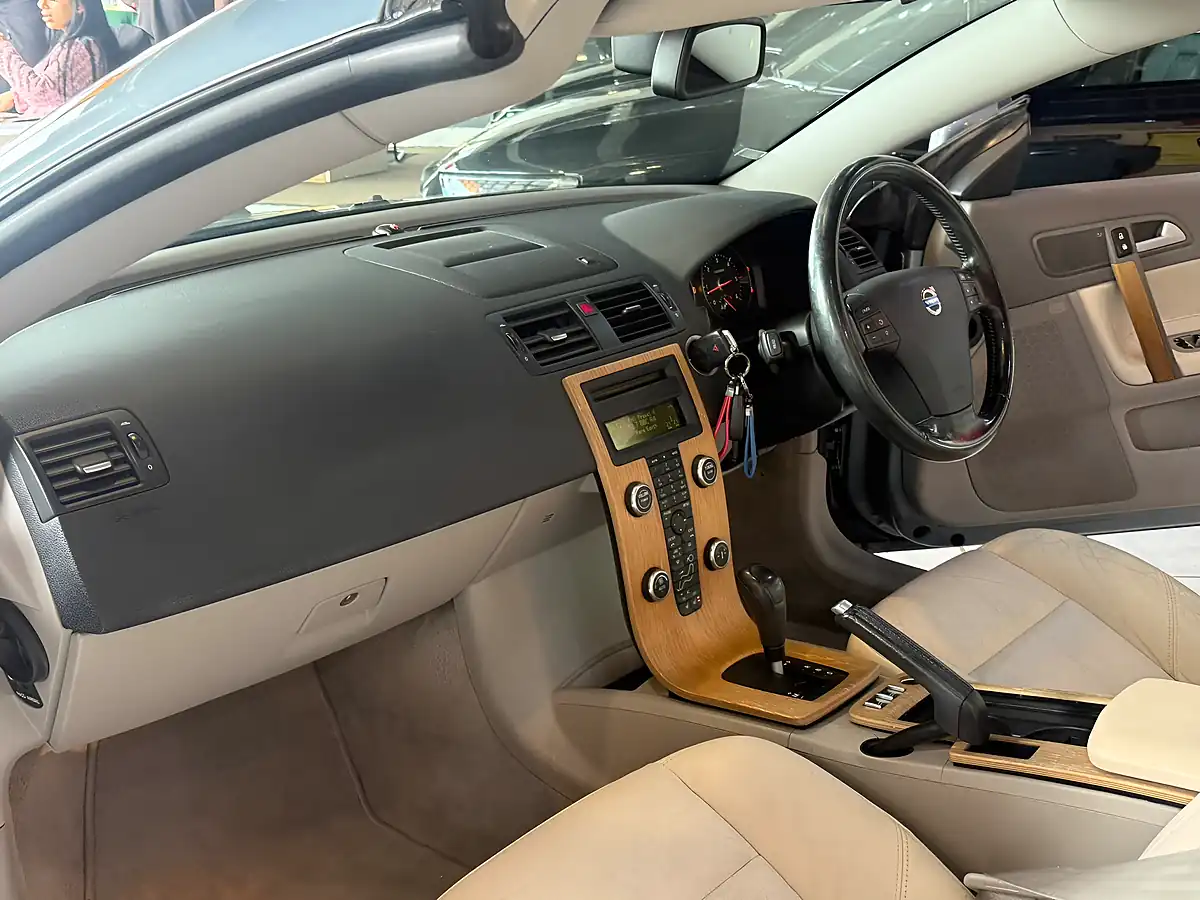 Used 2009 Volvo C70 Se Blue - Interior and Exterior details 18