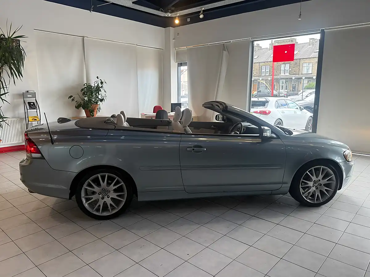 Used 2009 Volvo C70 Se Blue - Interior and Exterior details 5