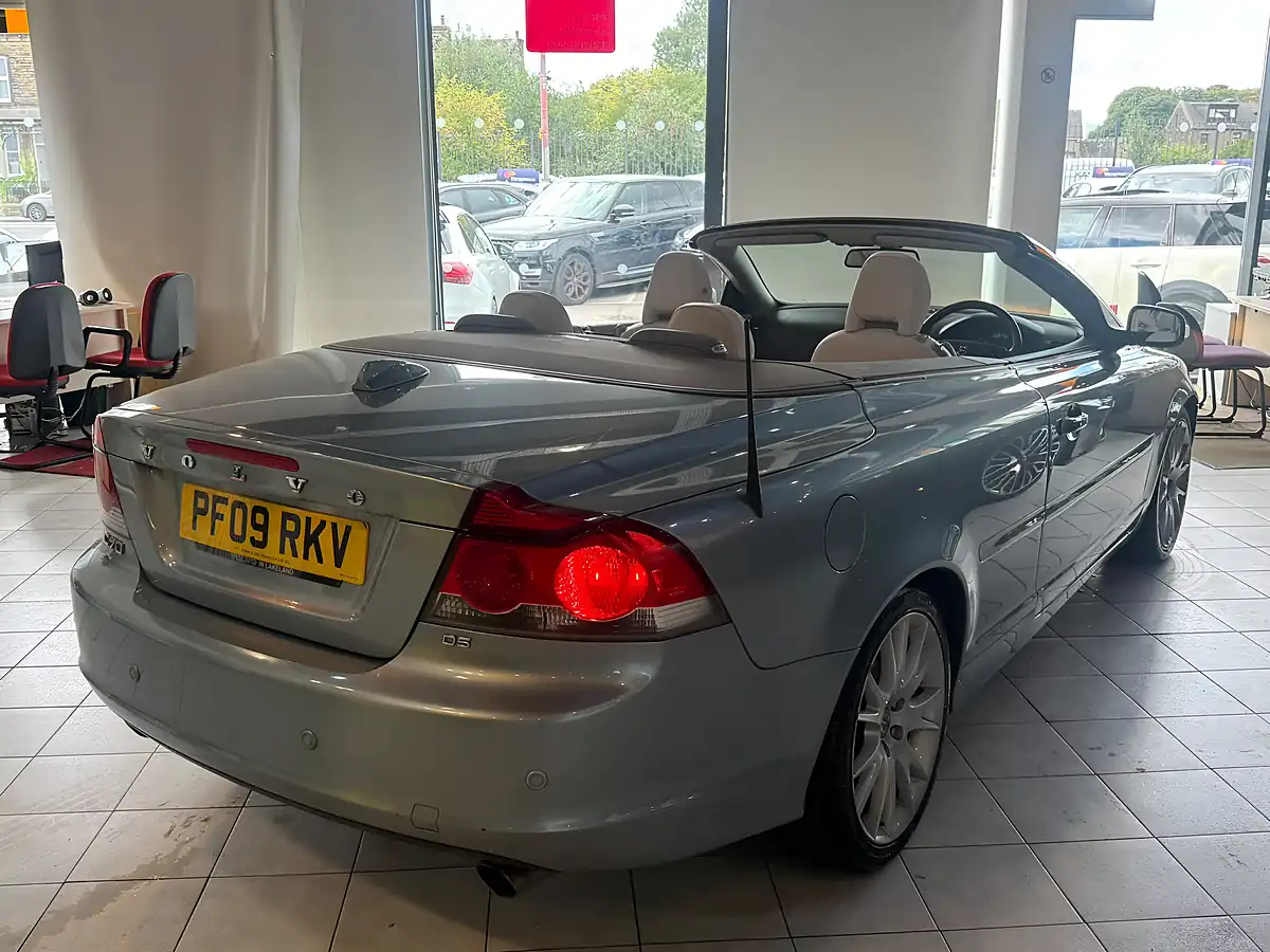 Used 2009 Volvo C70 Se Blue - Interior and Exterior details 6