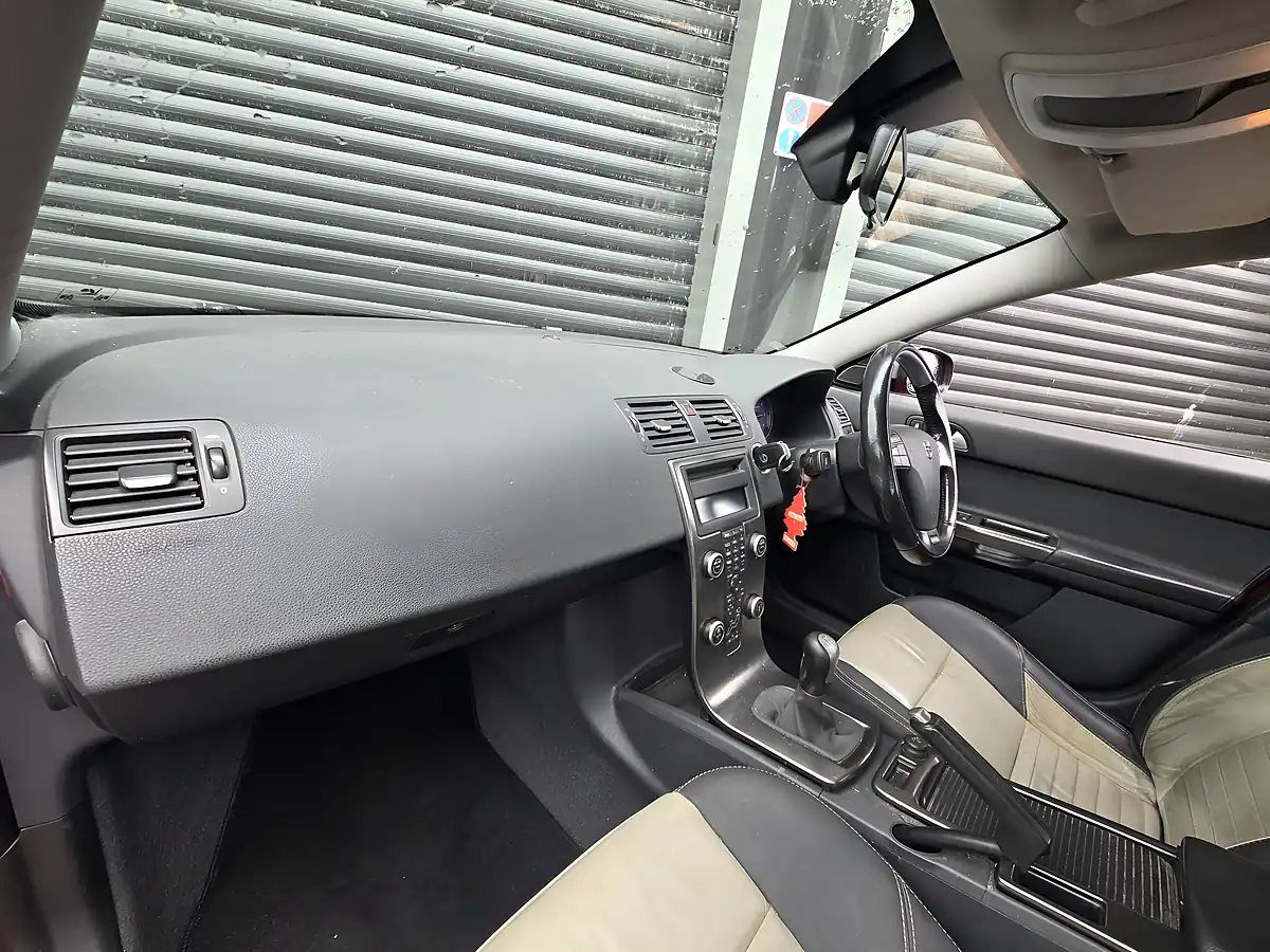 Used 2009 Volvo S40 R-Design Sport Red - Interior and Exterior details 9
