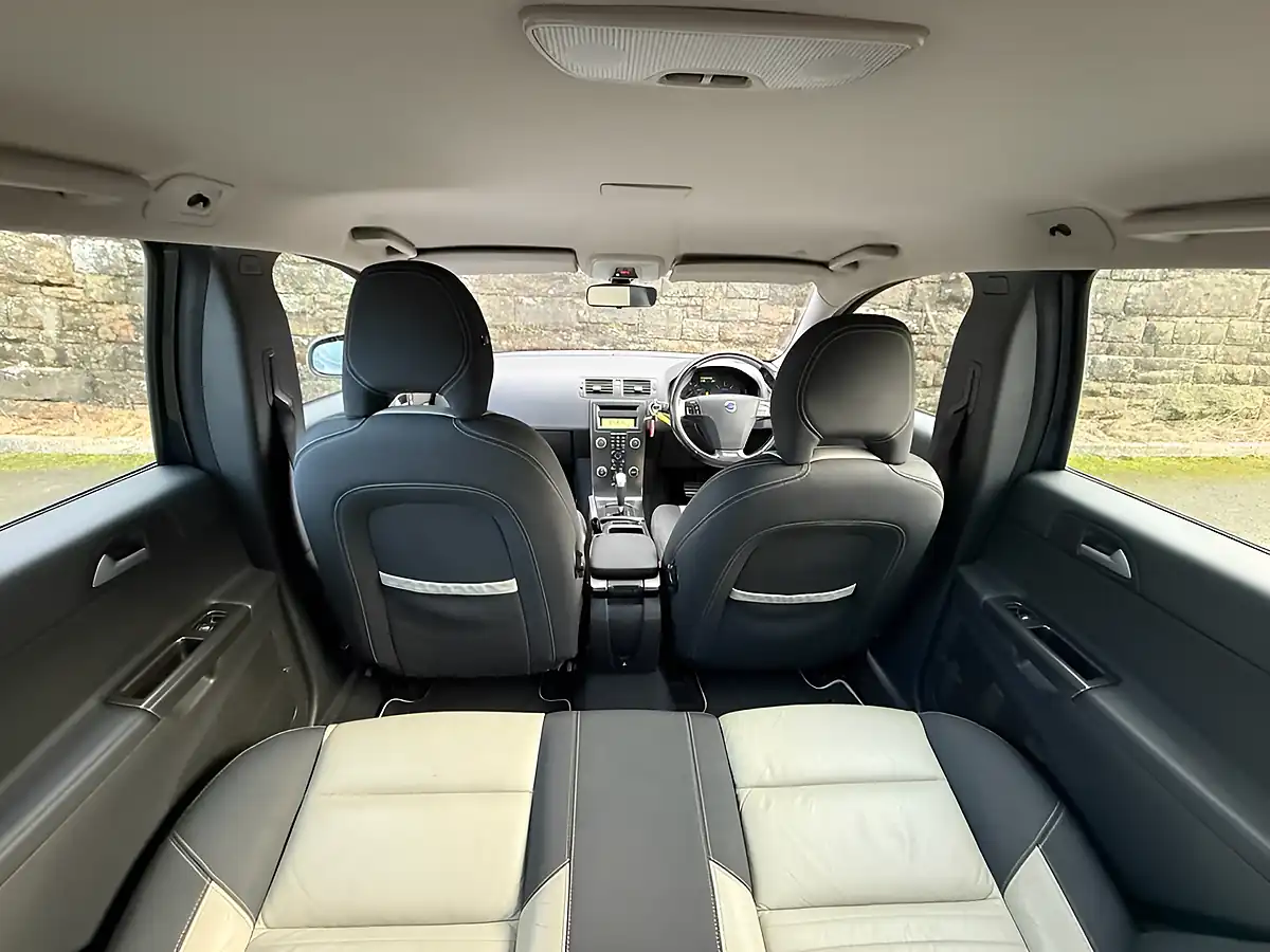 Used 2009 Volvo V50 R-Design Barents Blue - Interior and Exterior details 10