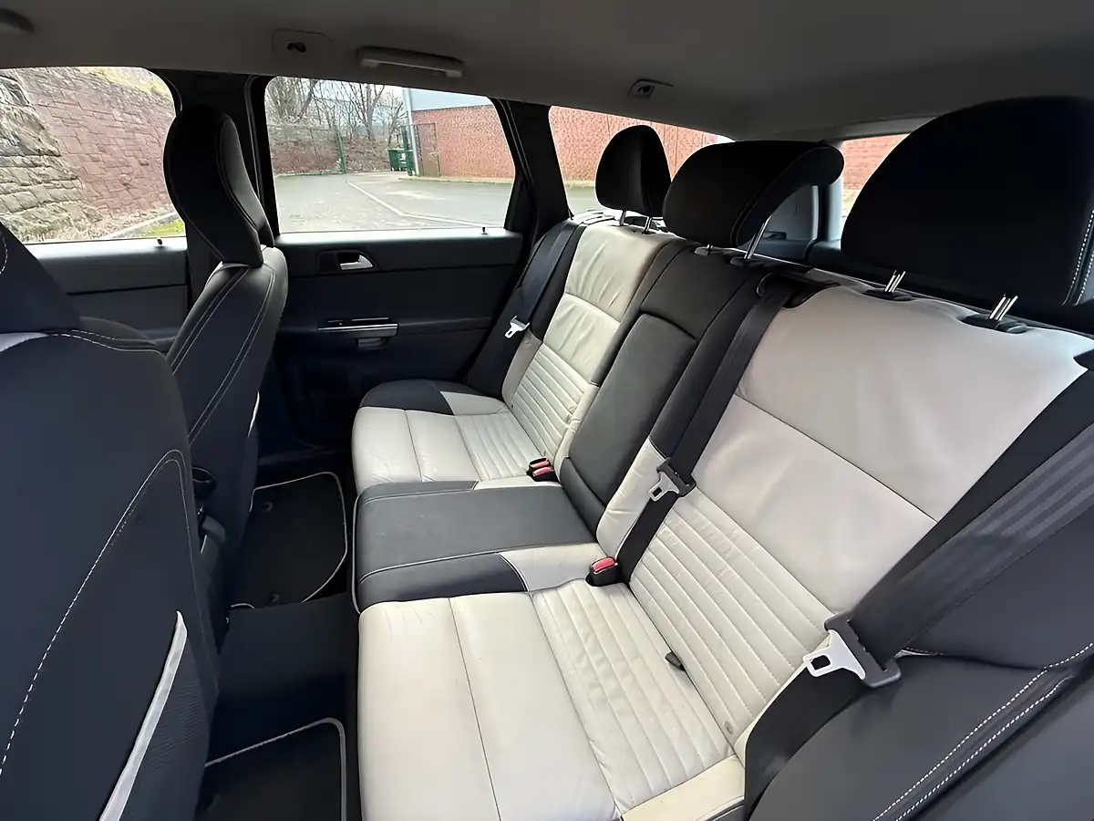 Used 2009 Volvo V50 R-Design Barents Blue - Interior and Exterior details 11