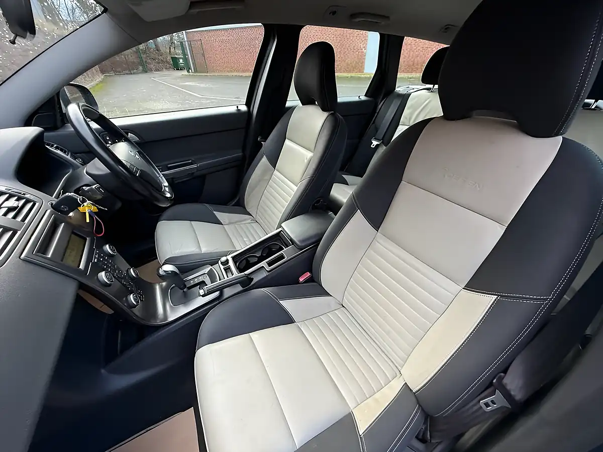 Used 2009 Volvo V50 R-Design Barents Blue - Interior and Exterior details 15