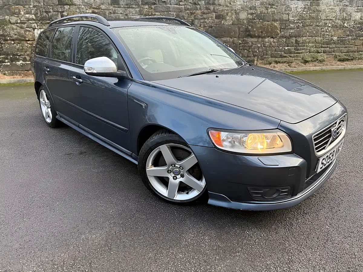 Used 2009 Volvo V50 R-Design Barents Blue - Interior and Exterior details 3