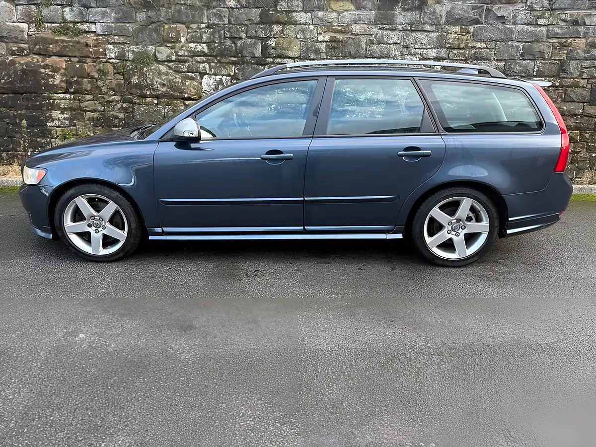 Used 2009 Volvo V50 R-Design Barents Blue - Interior and Exterior details 5