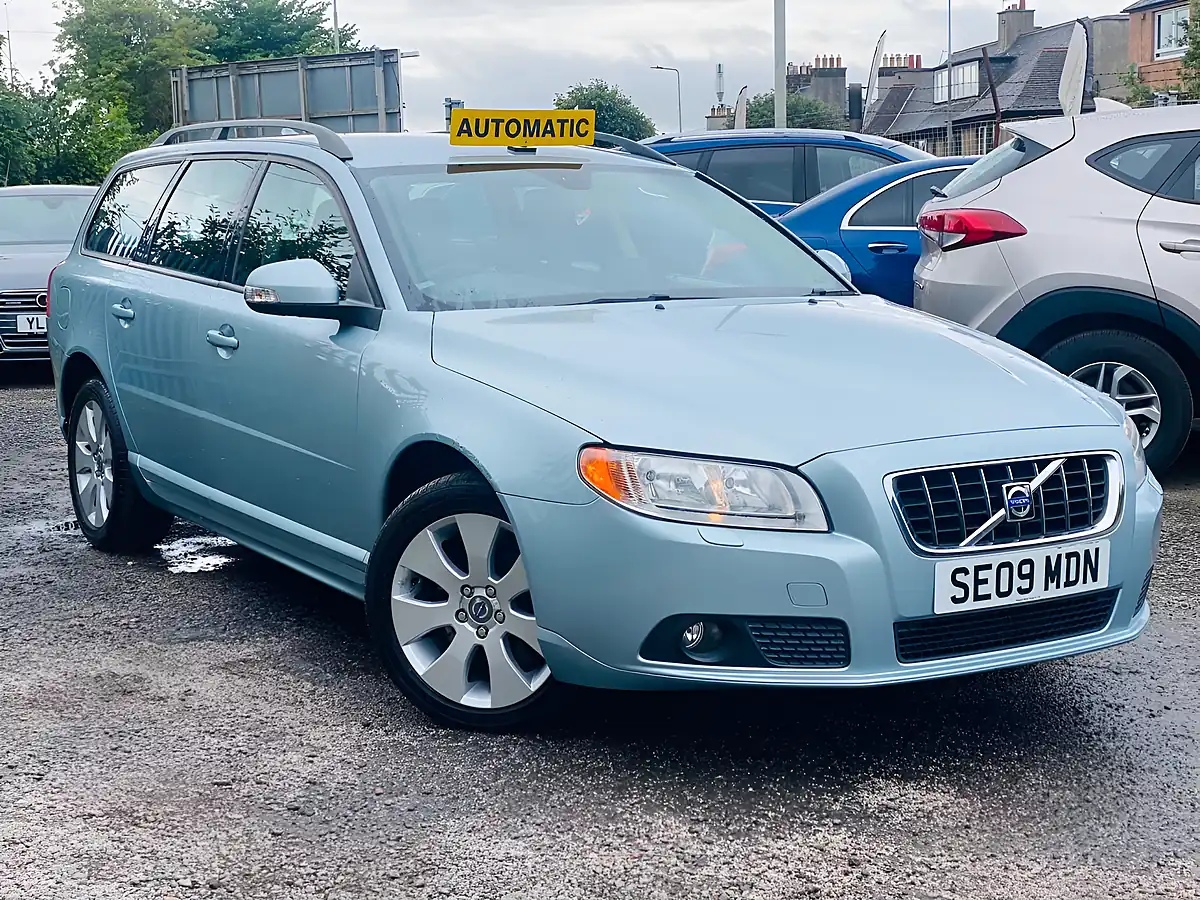 Used 2009 Volvo V70 Se Blue - Front View