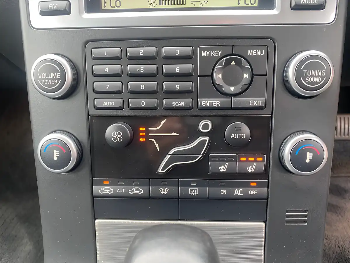 Used 2009 Volvo V70 Se Blue - Interior and Exterior details 15