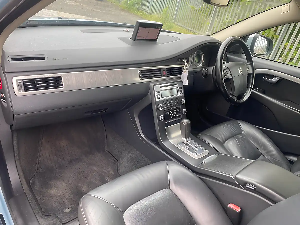 Used 2009 Volvo V70 Se Blue - Interior and Exterior details 6