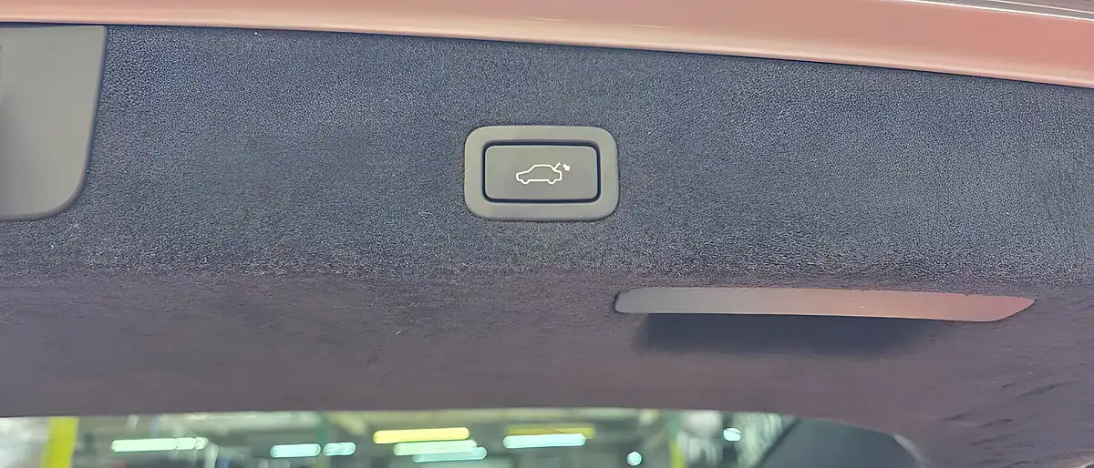 Used 2009 Volvo V70 Se Silver - Interior and Exterior details 11