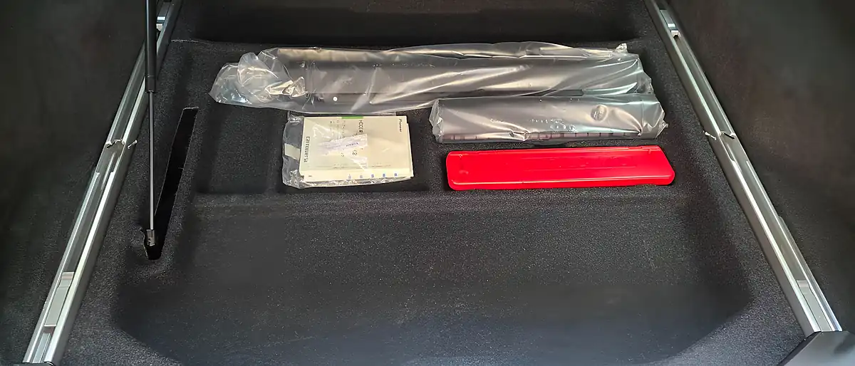 Used 2009 Volvo V70 Se Silver - Interior and Exterior details 13