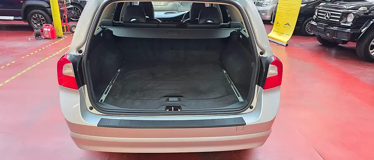 Used 2009 Volvo V70 Se Silver - Interior and Exterior details 14
