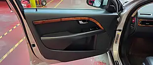 Used 2009 Volvo V70 Se Silver - Interior and Exterior details 16