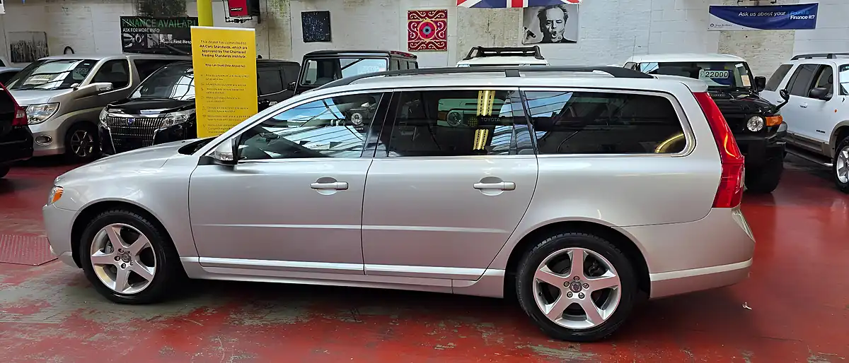 Used 2009 Volvo V70 Se Silver - Interior and Exterior details 17