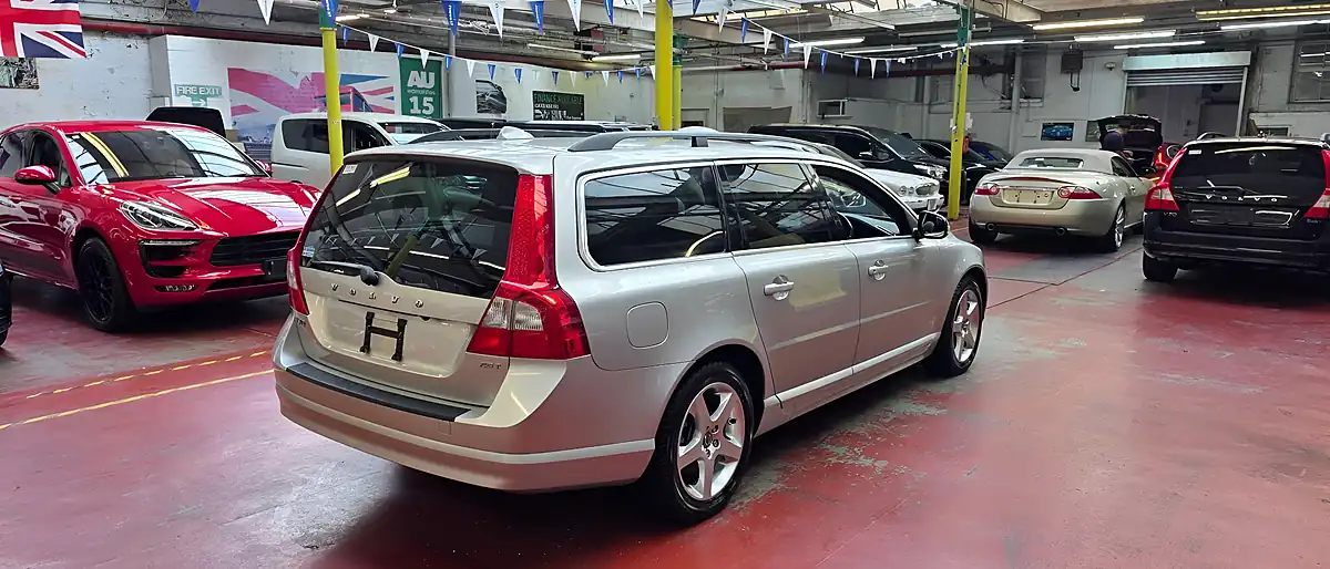 Used 2009 Volvo V70 Se Silver - Interior and Exterior details 19